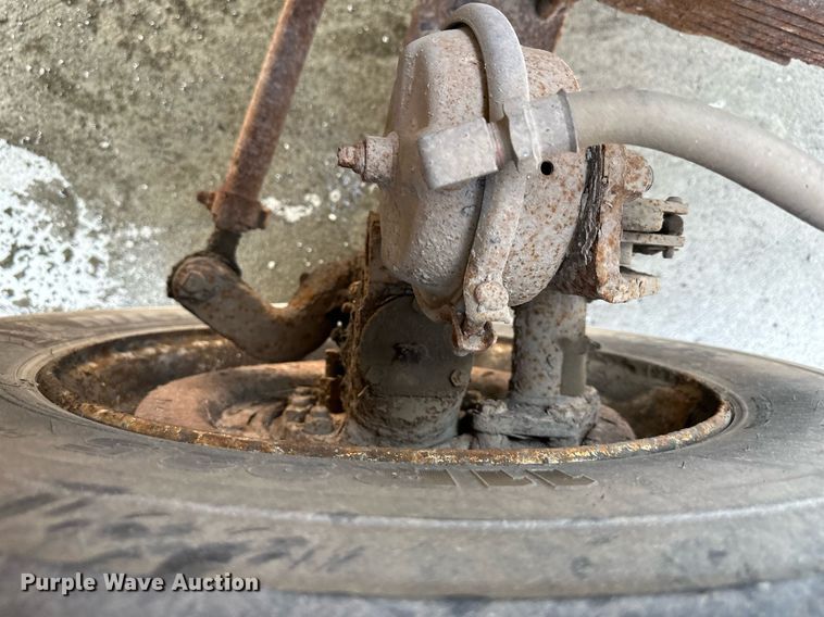 image for item DS2239 1995 International 4900  flatbed truck