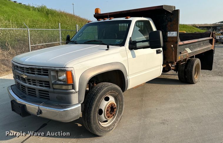 image for item DS2241 2002 Chevrolet Silverado 3500  dump bed pickup truck