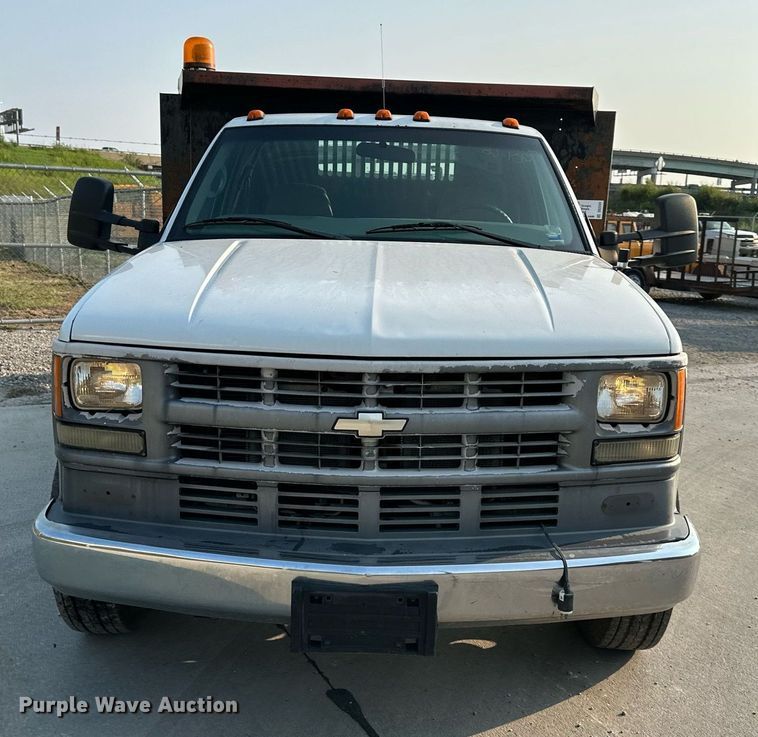 image for item DS2241 2002 Chevrolet Silverado 3500  dump bed pickup truck