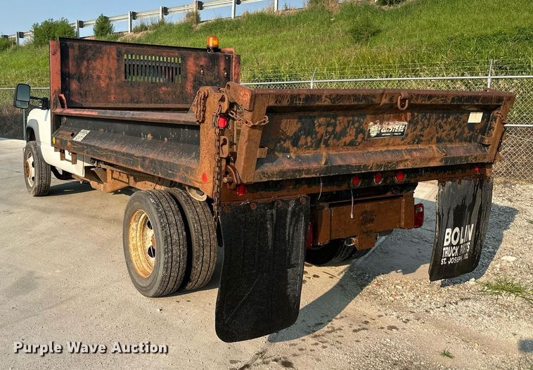 image for item DS2241 2002 Chevrolet Silverado 3500  dump bed pickup truck