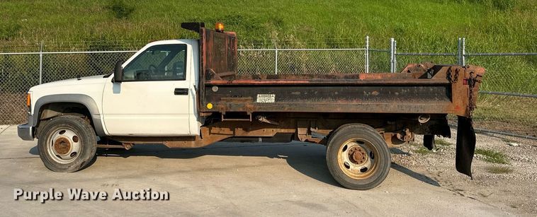 image for item DS2241 2002 Chevrolet Silverado 3500  dump bed pickup truck