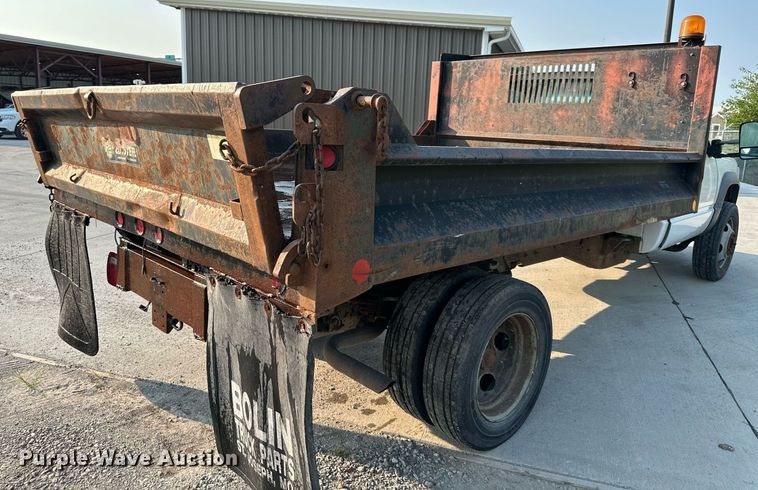 image for item DS2241 2002 Chevrolet Silverado 3500  dump bed pickup truck