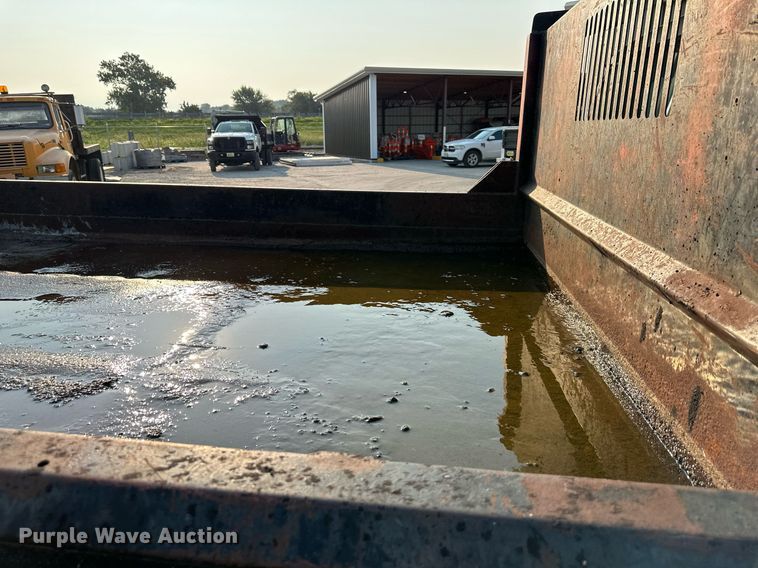 image for item DS2241 2002 Chevrolet Silverado 3500  dump bed pickup truck