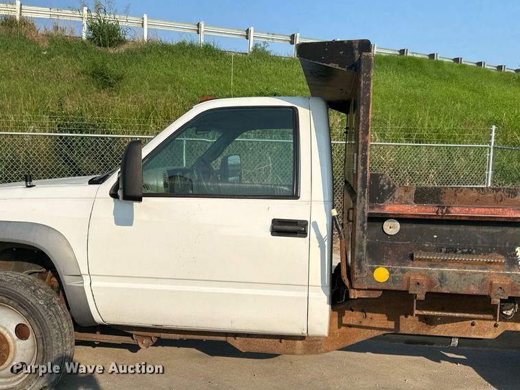 image for item DS2241 2002 Chevrolet Silverado 3500  dump bed pickup truck