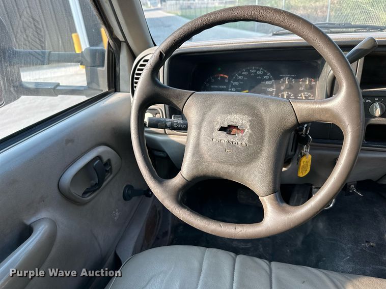 image for item DS2241 2002 Chevrolet Silverado 3500  dump bed pickup truck