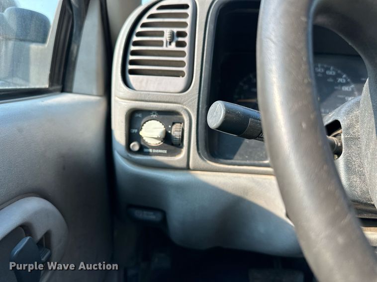 image for item DS2241 2002 Chevrolet Silverado 3500  dump bed pickup truck