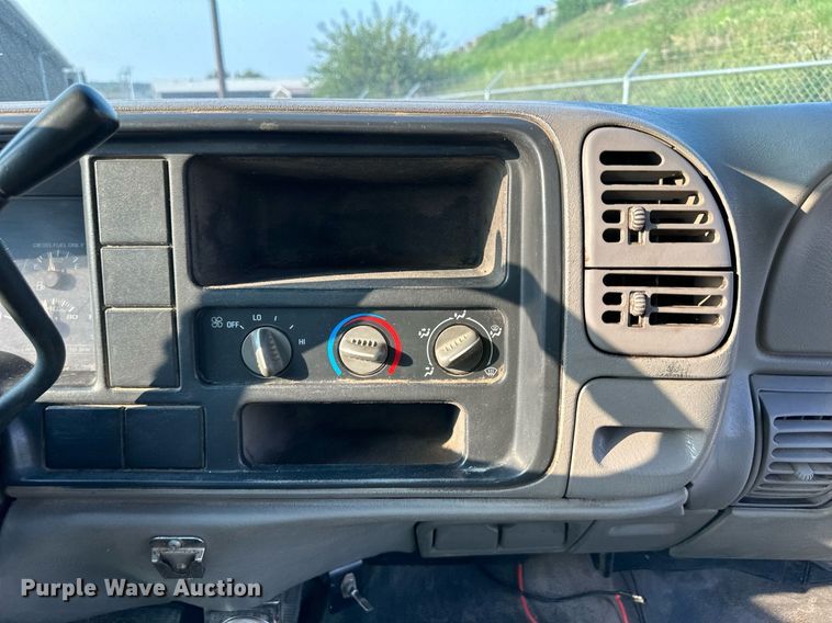 image for item DS2241 2002 Chevrolet Silverado 3500  dump bed pickup truck