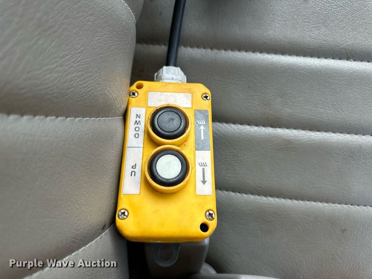 image for item DS2241 2002 Chevrolet Silverado 3500  dump bed pickup truck