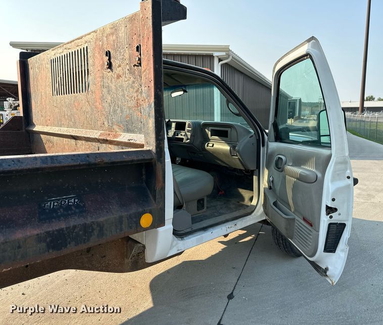 image for item DS2241 2002 Chevrolet Silverado 3500  dump bed pickup truck