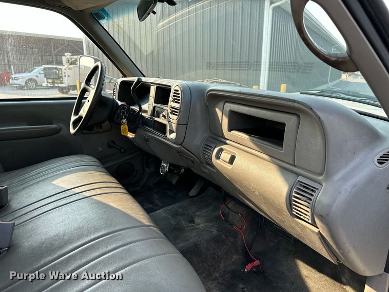 image for item DS2241 2002 Chevrolet Silverado 3500  dump bed pickup truck