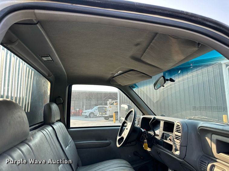 image for item DS2241 2002 Chevrolet Silverado 3500  dump bed pickup truck