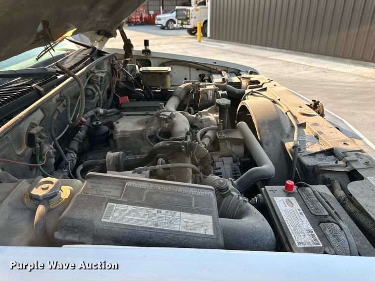 image for item DS2241 2002 Chevrolet Silverado 3500  dump bed pickup truck