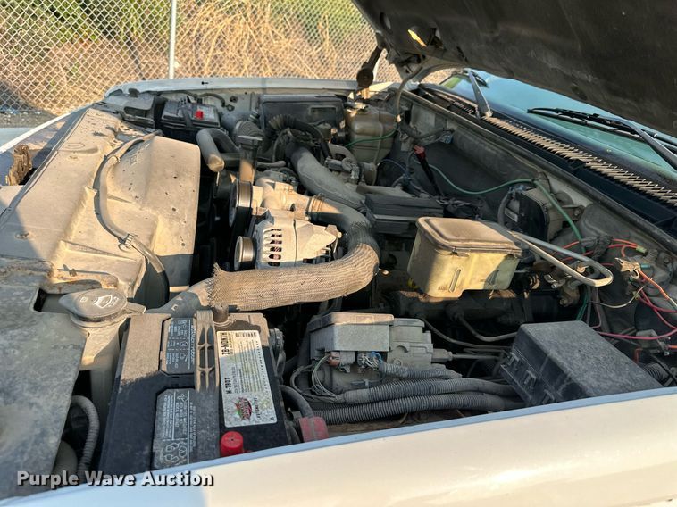 image for item DS2241 2002 Chevrolet Silverado 3500  dump bed pickup truck