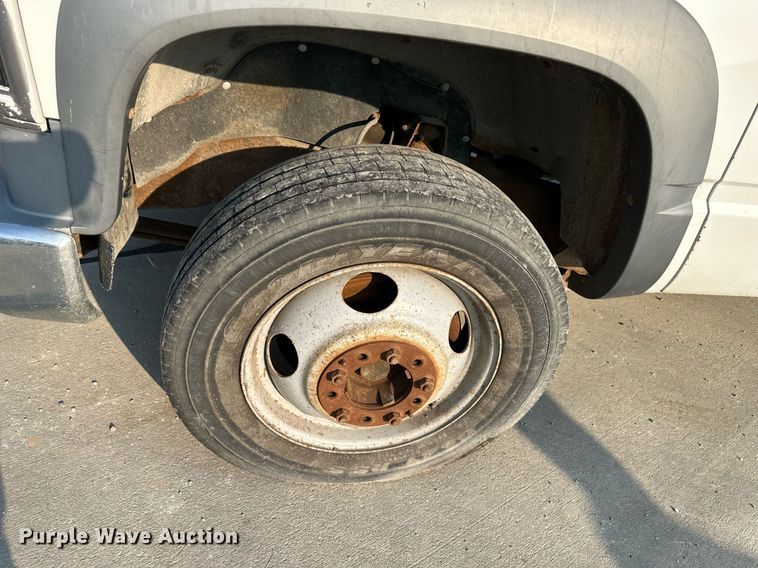 image for item DS2241 2002 Chevrolet Silverado 3500  dump bed pickup truck