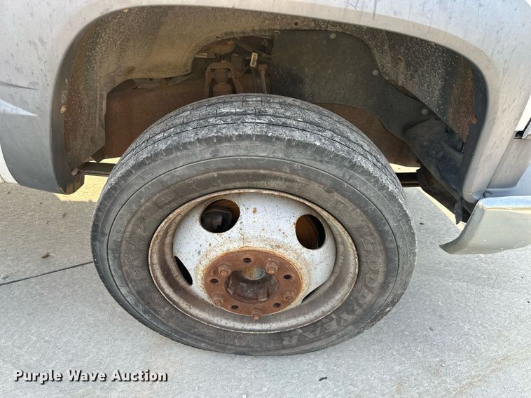 image for item DS2241 2002 Chevrolet Silverado 3500  dump bed pickup truck