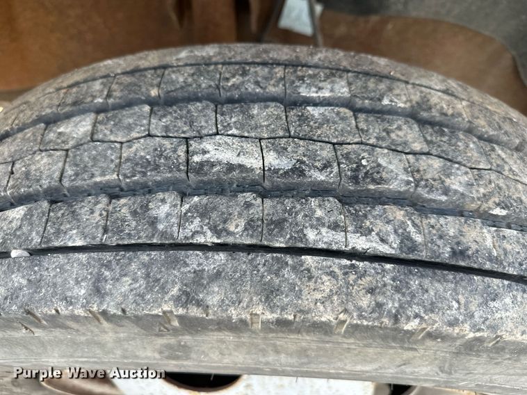 image for item DS2241 2002 Chevrolet Silverado 3500  dump bed pickup truck