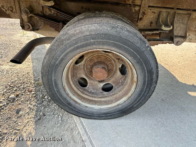 image for item DS2241 2002 Chevrolet Silverado 3500  dump bed pickup truck