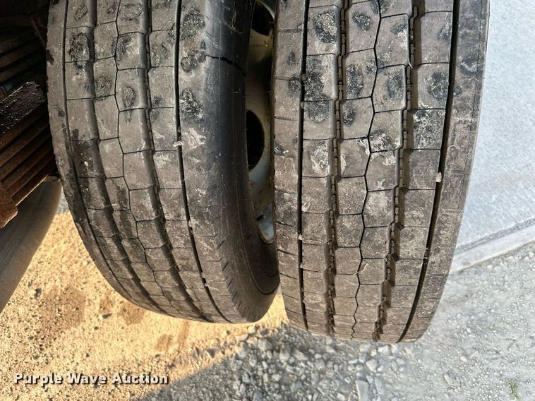 image for item DS2241 2002 Chevrolet Silverado 3500  dump bed pickup truck