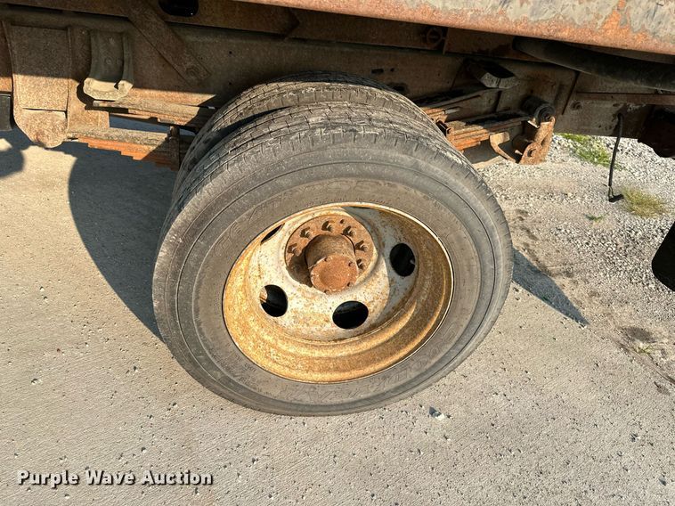 image for item DS2241 2002 Chevrolet Silverado 3500  dump bed pickup truck