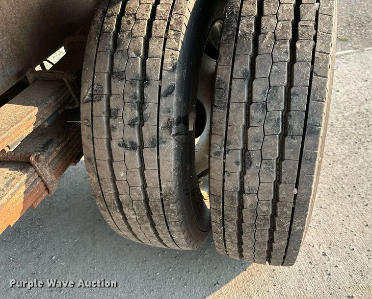 image for item DS2241 2002 Chevrolet Silverado 3500  dump bed pickup truck