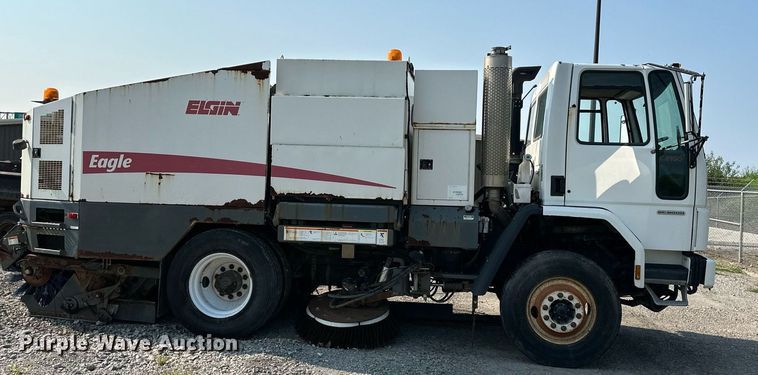 image for item DS2242 2007 Sterling SC8000  street sweeper