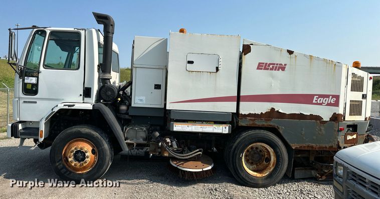 image for item DS2242 2007 Sterling SC8000  street sweeper