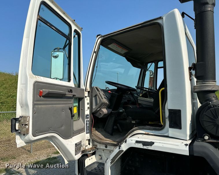 image for item DS2242 2007 Sterling SC8000  street sweeper