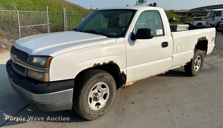 image for item DS2243 2004 Chevrolet Silverado 1500  pickup truck