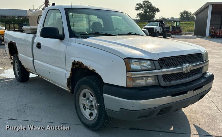 image for item DS2243 2004 Chevrolet Silverado 1500  pickup truck