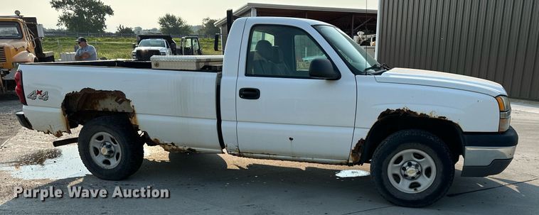 image for item DS2243 2004 Chevrolet Silverado 1500  pickup truck