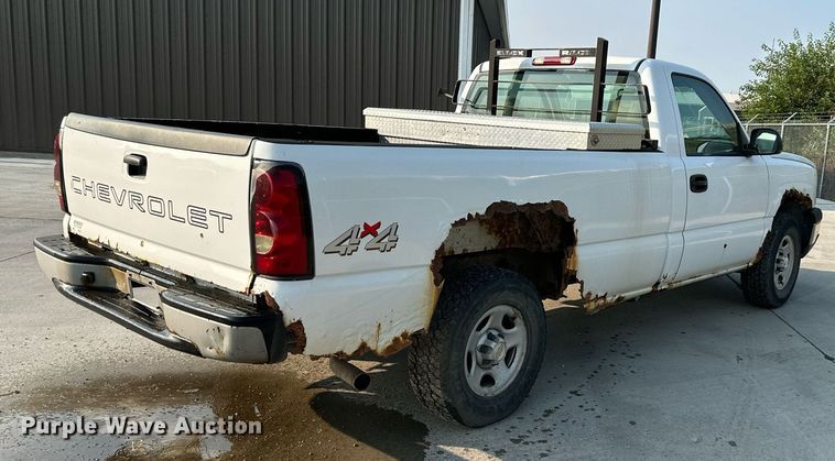 image for item DS2243 2004 Chevrolet Silverado 1500  pickup truck