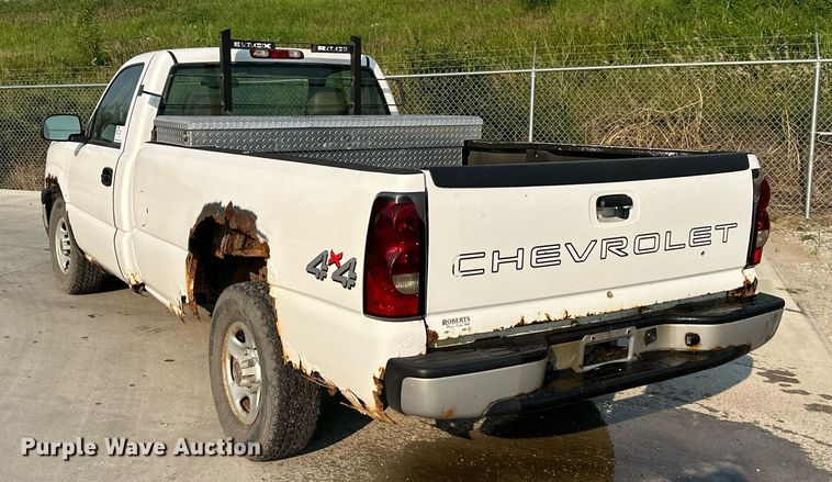 image for item DS2243 2004 Chevrolet Silverado 1500  pickup truck