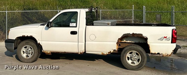image for item DS2243 2004 Chevrolet Silverado 1500  pickup truck