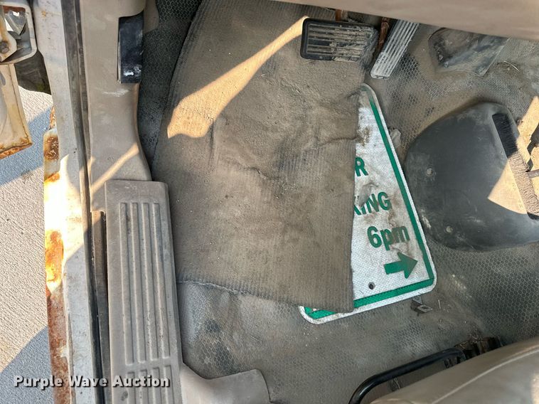 image for item DS2243 2004 Chevrolet Silverado 1500  pickup truck