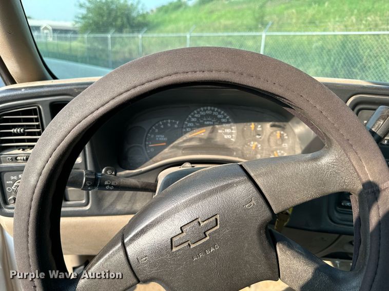 image for item DS2243 2004 Chevrolet Silverado 1500  pickup truck