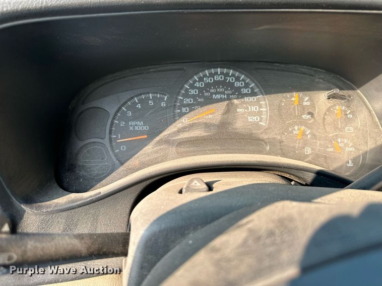 image for item DS2243 2004 Chevrolet Silverado 1500  pickup truck