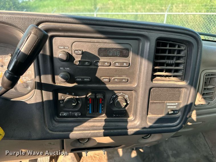 image for item DS2243 2004 Chevrolet Silverado 1500  pickup truck