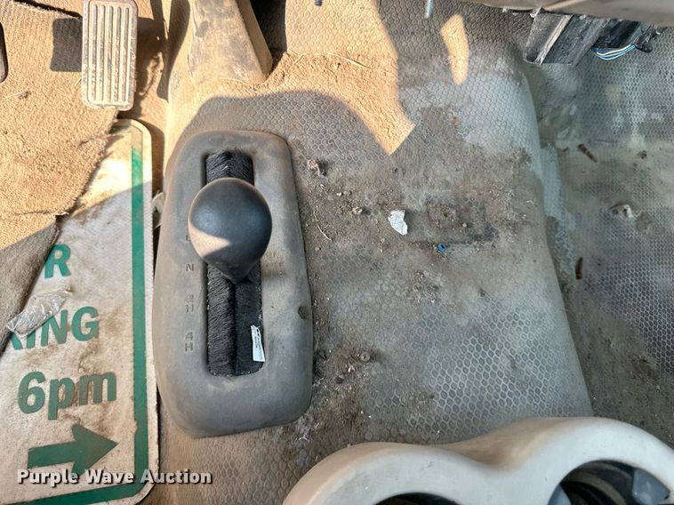 image for item DS2243 2004 Chevrolet Silverado 1500  pickup truck