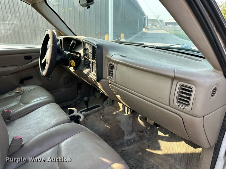 image for item DS2243 2004 Chevrolet Silverado 1500  pickup truck