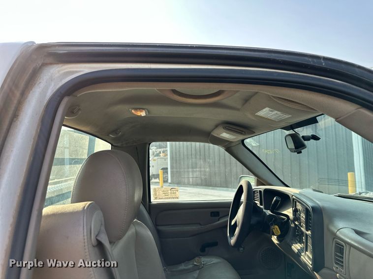 image for item DS2243 2004 Chevrolet Silverado 1500  pickup truck