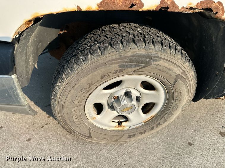 image for item DS2243 2004 Chevrolet Silverado 1500  pickup truck