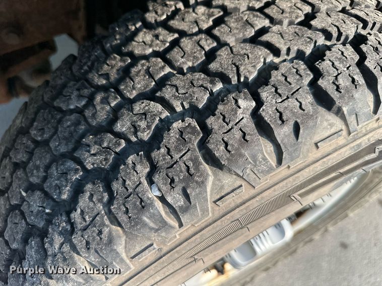 image for item DS2243 2004 Chevrolet Silverado 1500  pickup truck