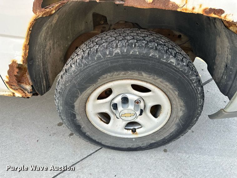 image for item DS2243 2004 Chevrolet Silverado 1500  pickup truck