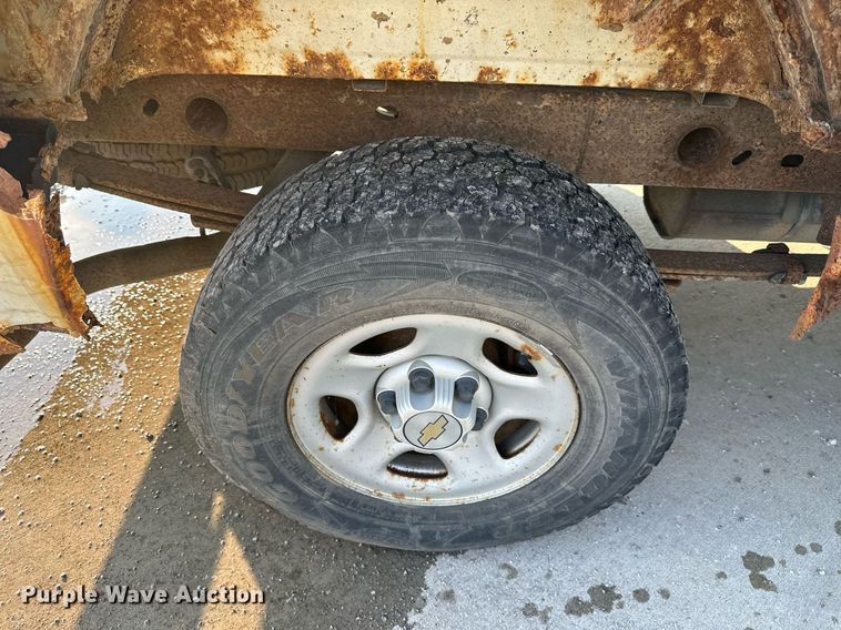 image for item DS2243 2004 Chevrolet Silverado 1500  pickup truck