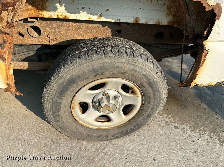 image for item DS2243 2004 Chevrolet Silverado 1500  pickup truck