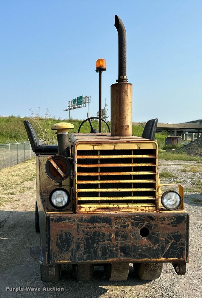 image for item DS2245 Hyster C530A  pneumatic roller