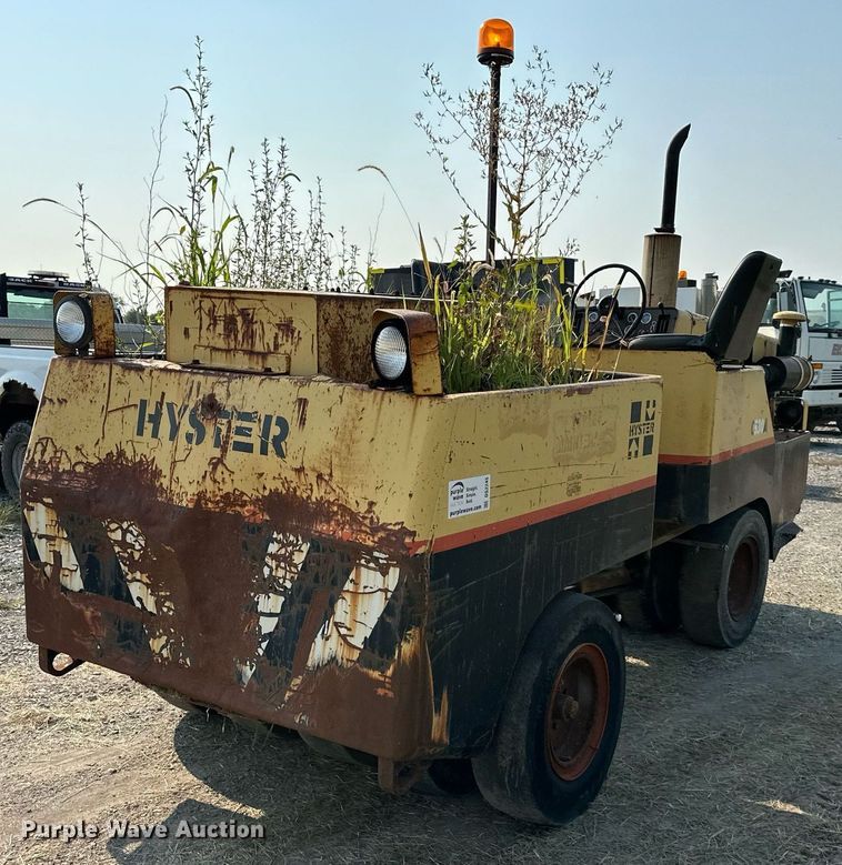 image for item DS2245 Hyster C530A  pneumatic roller