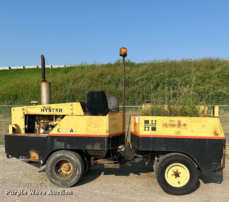 image for item DS2245 Hyster C530A  pneumatic roller