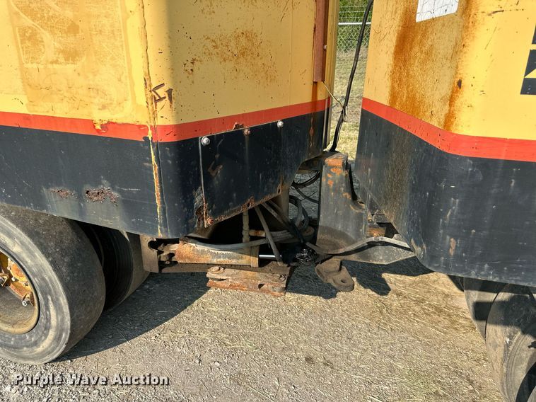 image for item DS2245 Hyster C530A  pneumatic roller