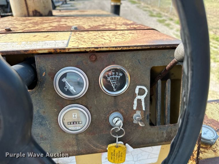 image for item DS2245 Hyster C530A  pneumatic roller